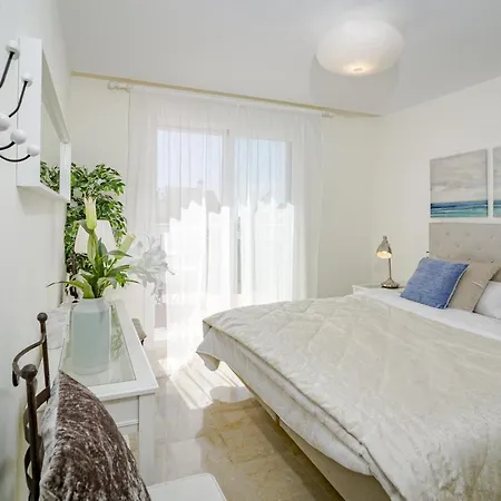 Apartment Ar23 - Flat, Puerto Banus By Roomservices